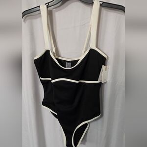 Good American Kids Bodysuit in Black and Cream